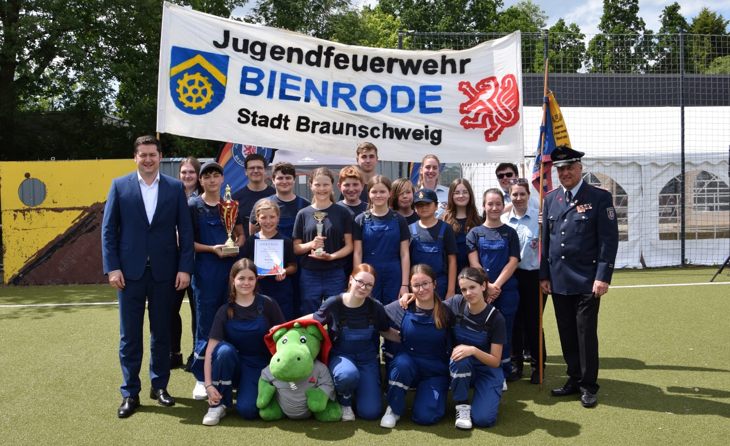 Jugendfeuerwehr Bienrode siegt beim Stadtwettbewerb