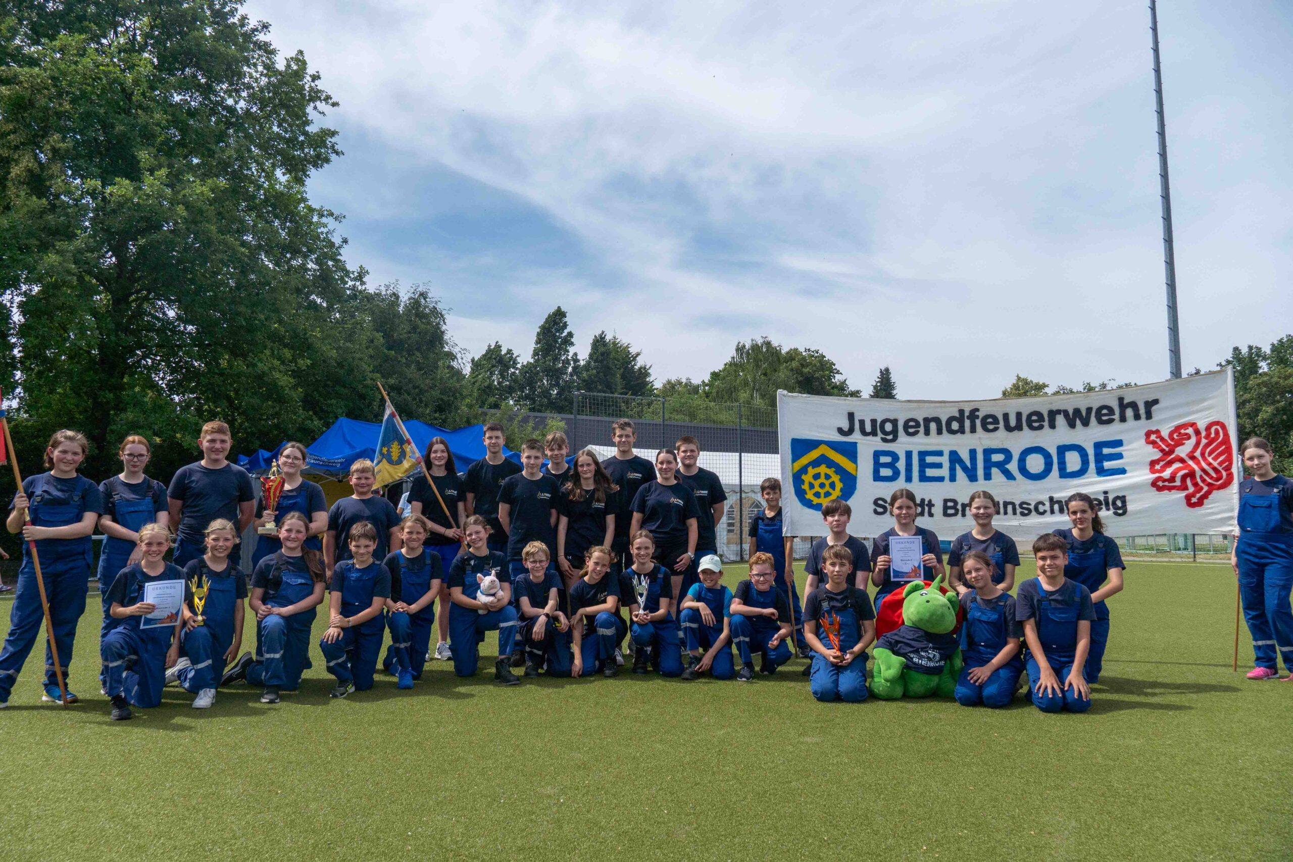 Jugendfeuerwehr Bienrode 1 gewinnt Stadtwettbewerb – Drei Teams vertreten Braunschweig beim Bezirksentscheid